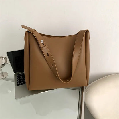 Claudia Imperiale Hobo Bag