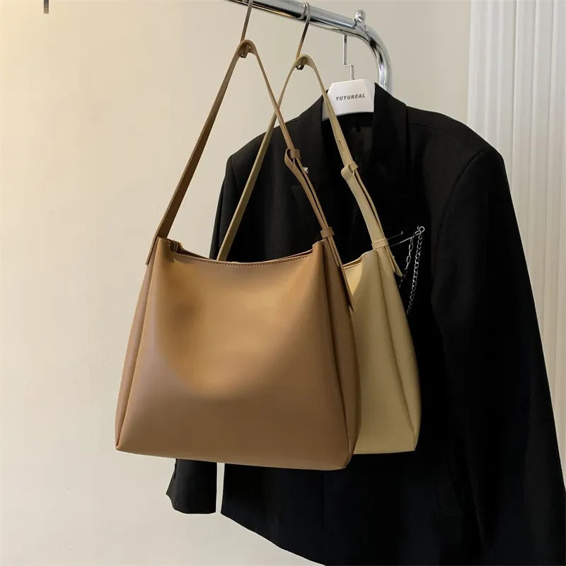 Claudia Imperiale Hobo Bag